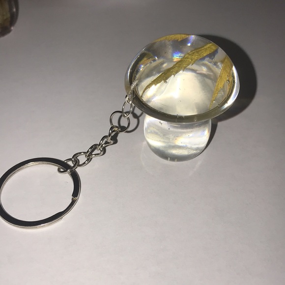 Mini Mushroom 🍄 Keychain with my favorite leaf 🍃 - Picture 3 of 5